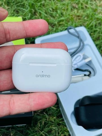 Oraimo AirPods Pro হাই কোয়ালিটি ইয়ারবাডস – প্রোটেকটিভ কভারসহ